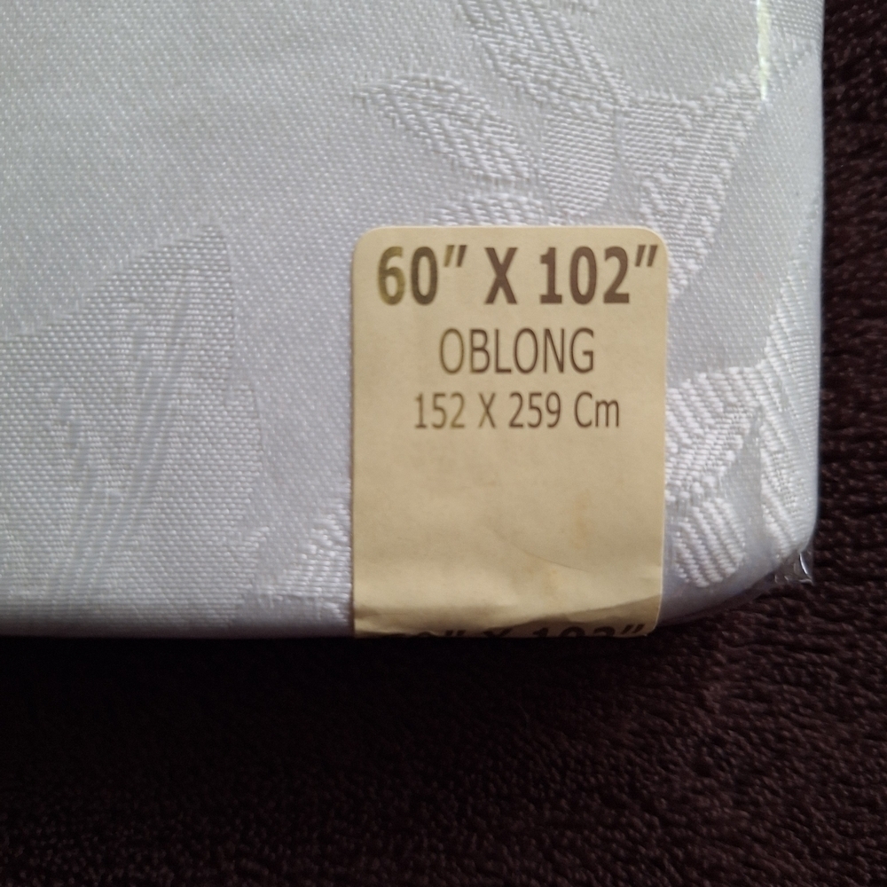 Cream Tablecloth - Picture 2 of 8
